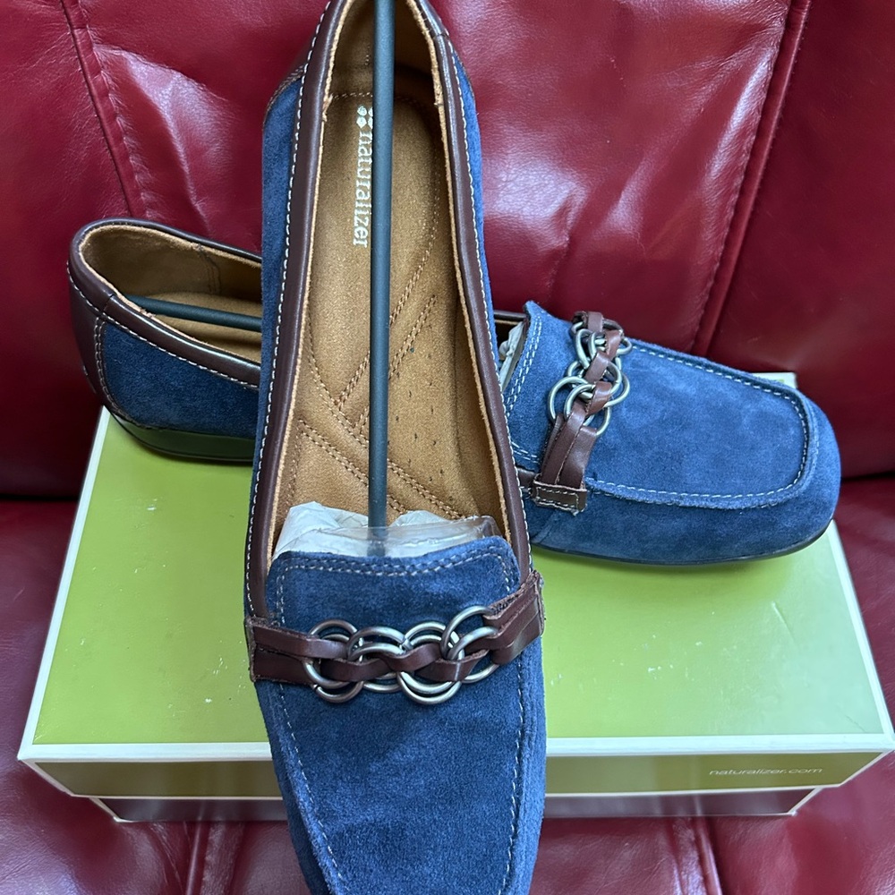 Naturalizer Women's Carlene Inky Navy Suede and Chestnut Loafers NEW